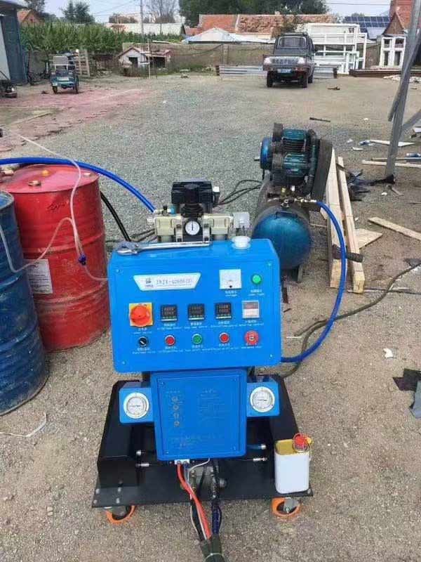 聚氨酯噴涂機在內蒙扎蘭屯移動(dòng)房噴涂