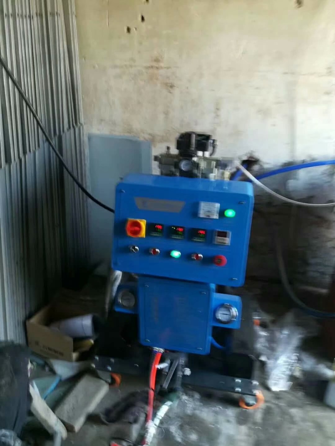 養殖場(chǎng)聚氨酯施工噴涂機