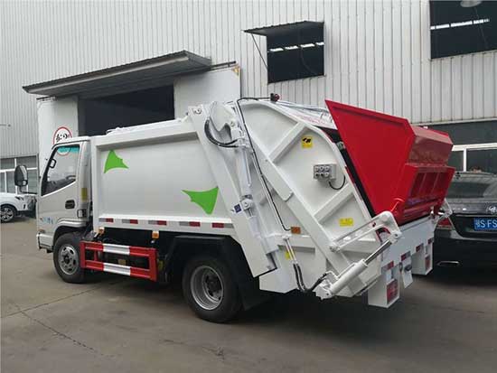 進(jìn)口聚脲噴涂機垃圾車(chē)防腐耐磨噴涂施工