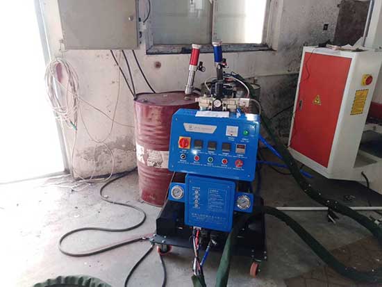 Q2600D鋁型材聚氨酯隔熱澆注門(mén)窗保溫噴涂機