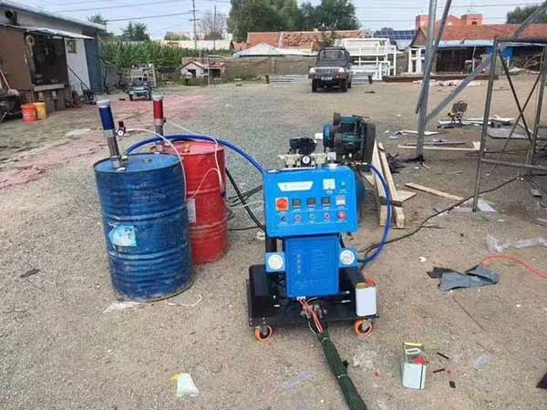 移動(dòng)式房屋Q2600陜西聚氨酯噴涂機保溫施工