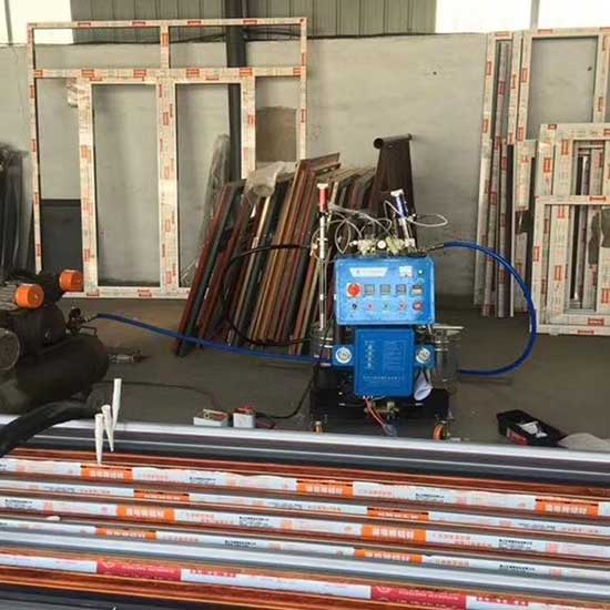 小型Q2600D斷橋鋁門(mén)窗灌注聚氨酯發(fā)泡設備