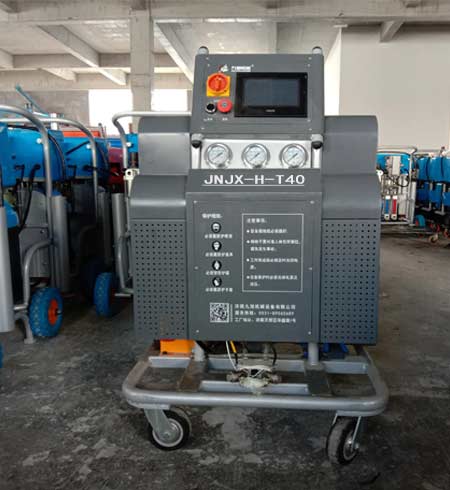 什么東西噴涂到泡沫上增加硬度(圖1) JNJX-H-T40聚脲料噴涂設備
