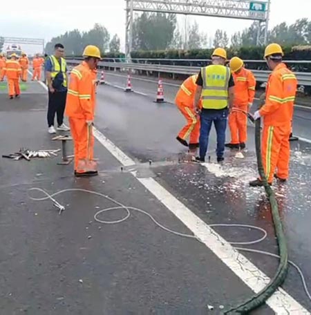 高壓注漿機哪里能買(mǎi)到(圖4) 高壓注漿機瀝青公路路基澆注加固